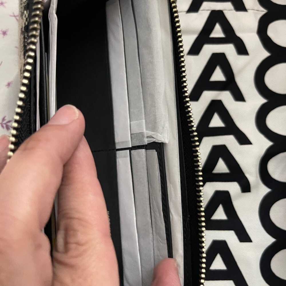 Authentic Marc Jacobs Wallet - Picture 6 of 7